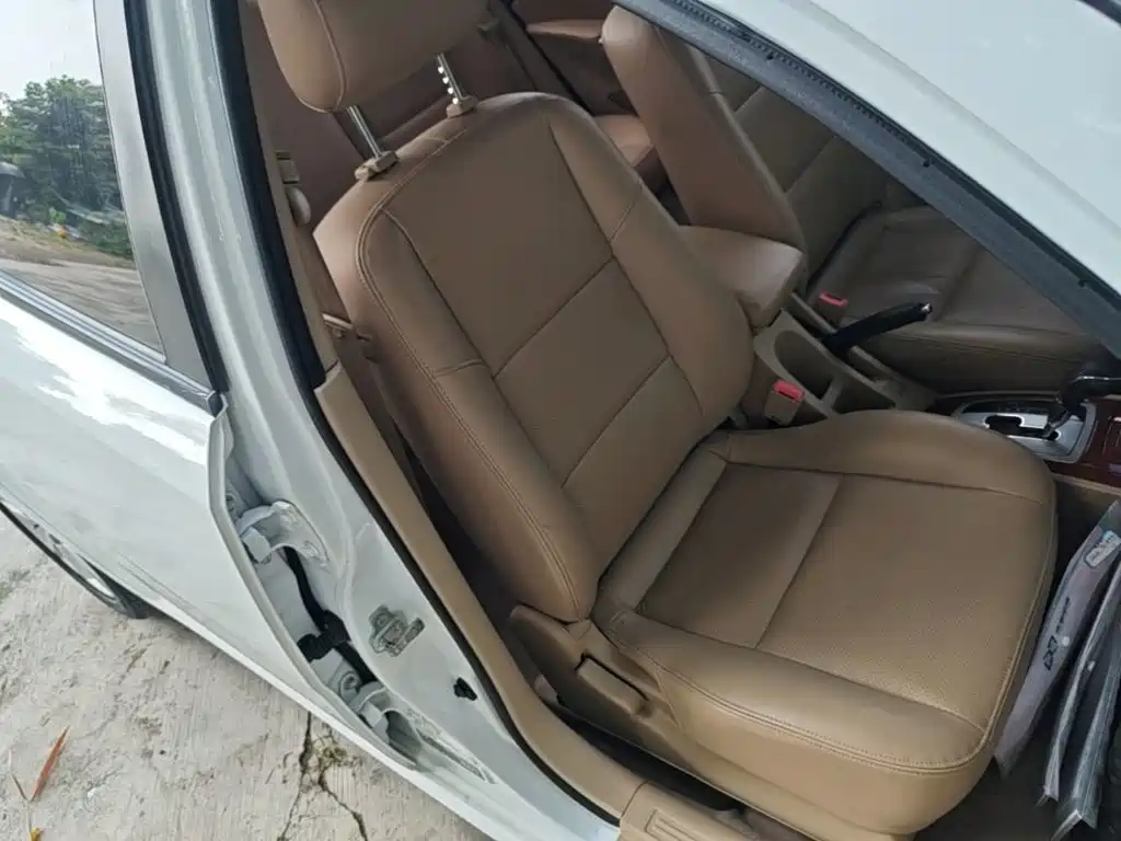 Buick Excelle 2015 — фото 25