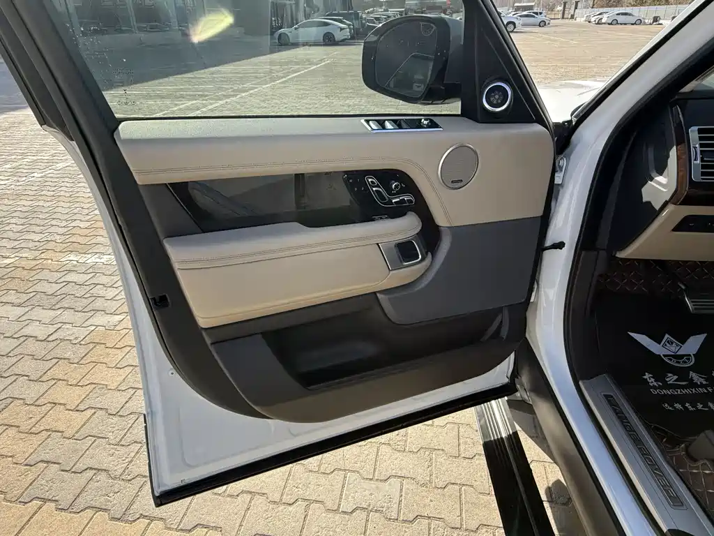 Land Rover Range Rover 2020 — фото 16
