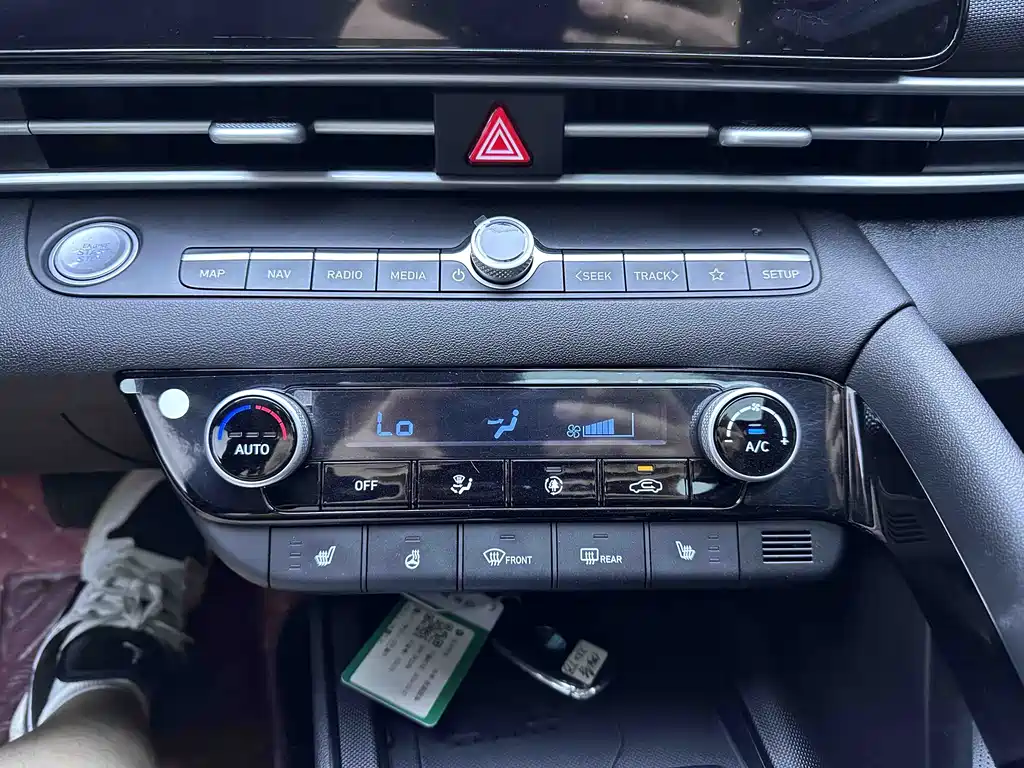 Hyundai Elantra 2023 — фото 12