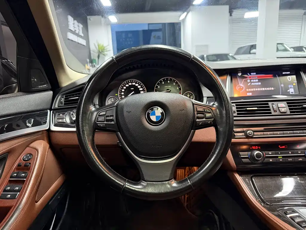 BMW 5 Series 2015 — фото 8