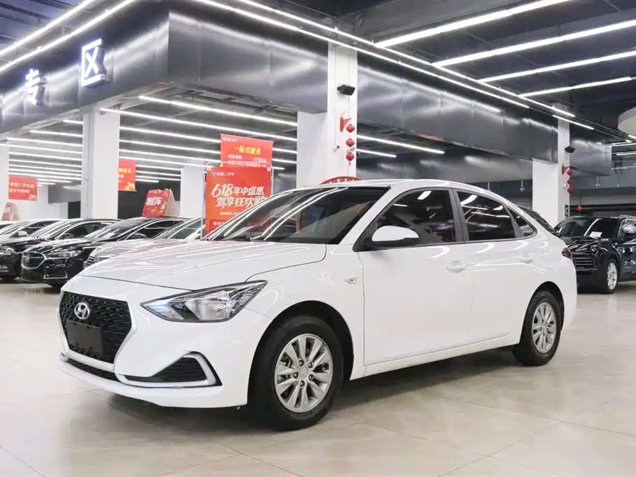 Hyundai Elantra 2021 — фото 1