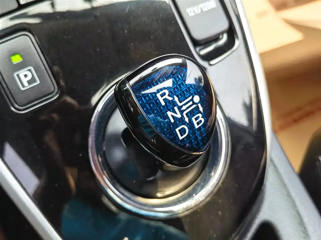 Toyota Corolla Hybrid 2022 — фото 12