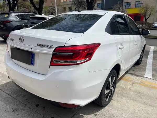 Toyota Yaris L 2022