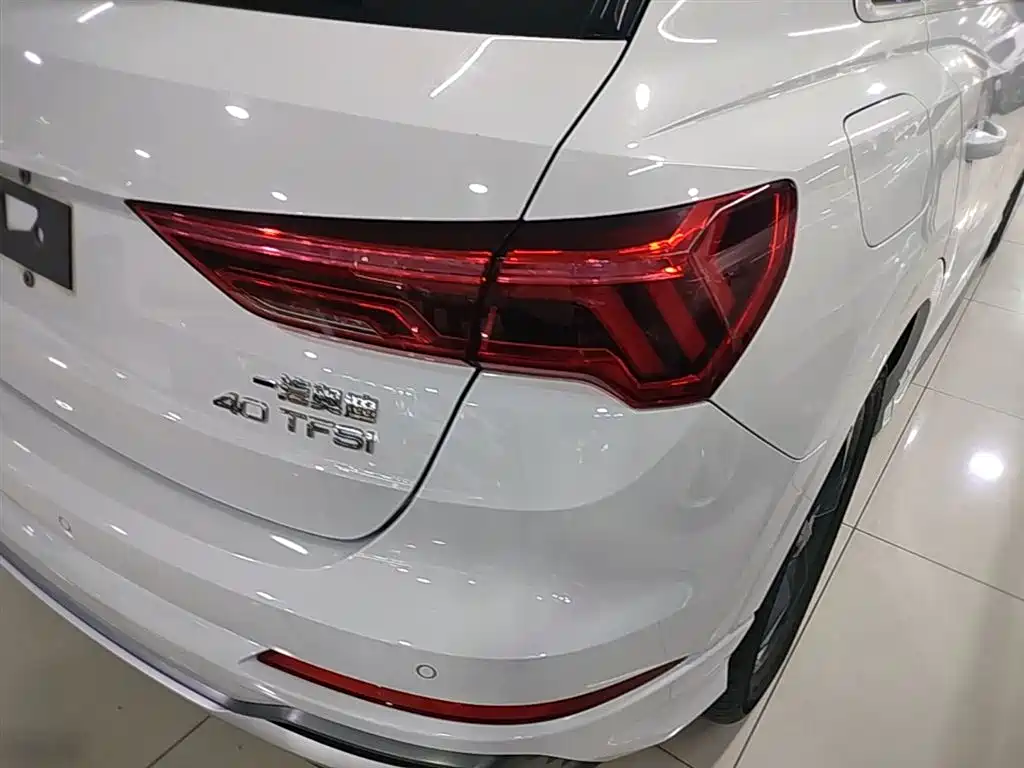 Audi Q3 2020 — фото 8