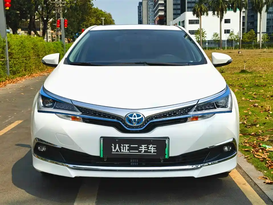 Toyota Corolla Hybrid 2022 — фото 2