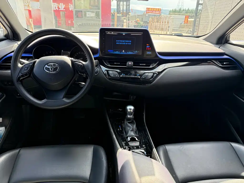 Toyota C-HR 2020 — фото 5