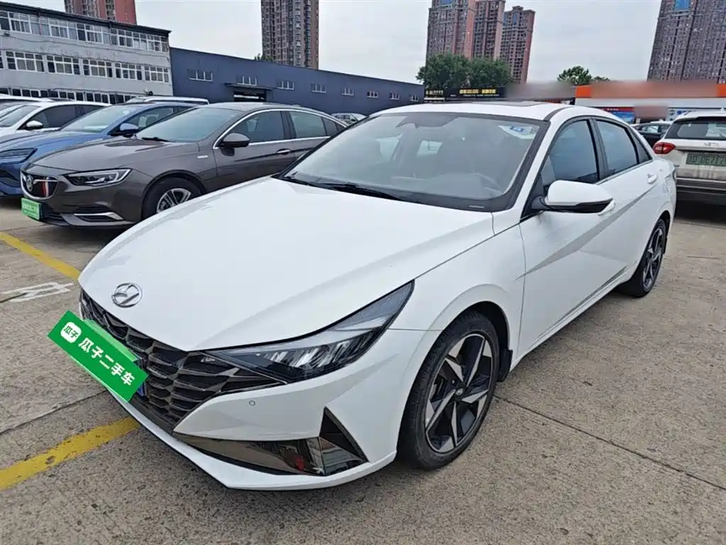 Hyundai Elantra 2023 — фото 1