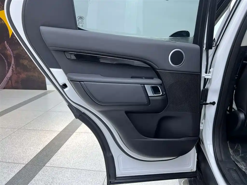 Land Rover Discovery 2018 — фото 29