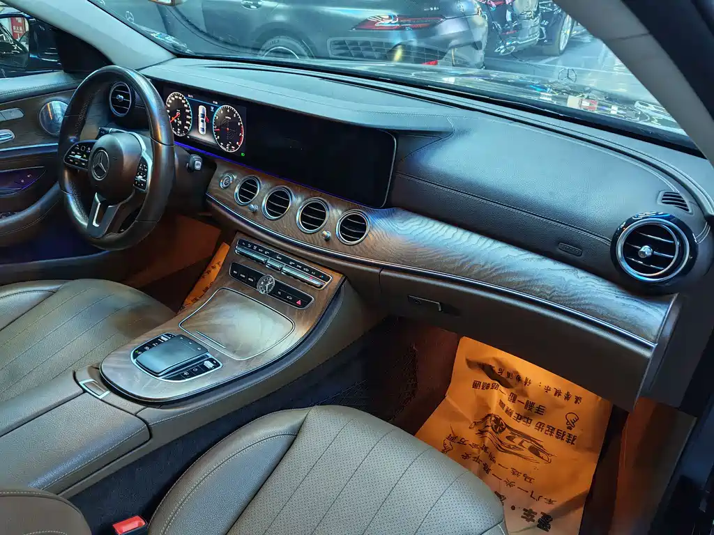 Mercedes-Benz E-Class 2019 — фото 20