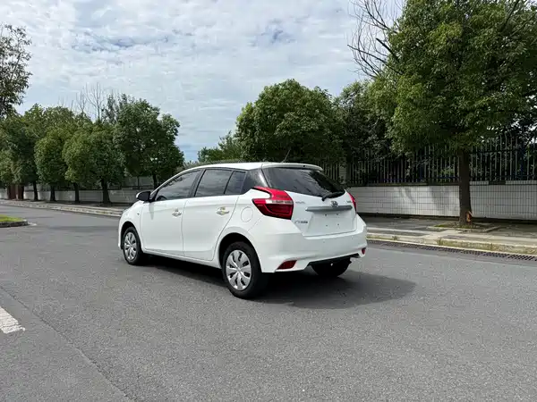 Toyota Yaris L 2021