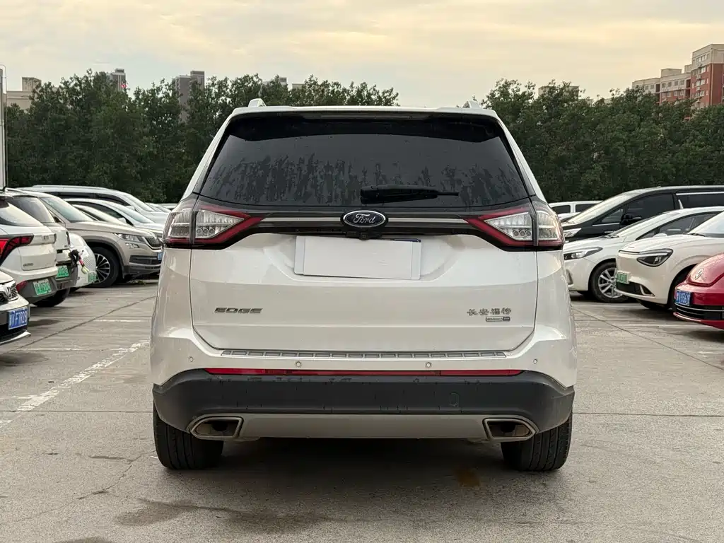 Ford Edge 2016 — фото 11