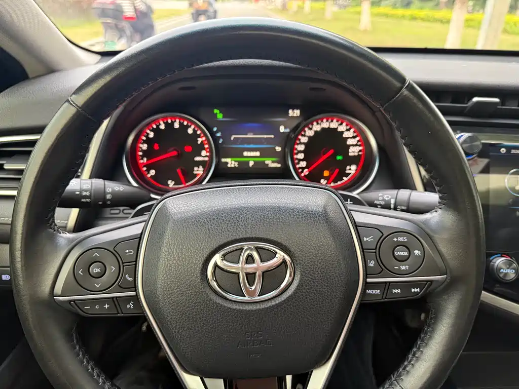 Toyota Camry 2020 — фото 32