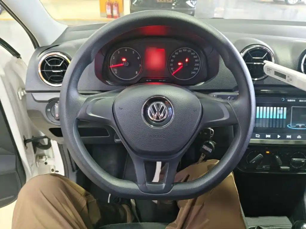 Volkswagen Jetta 2018 — фото 11