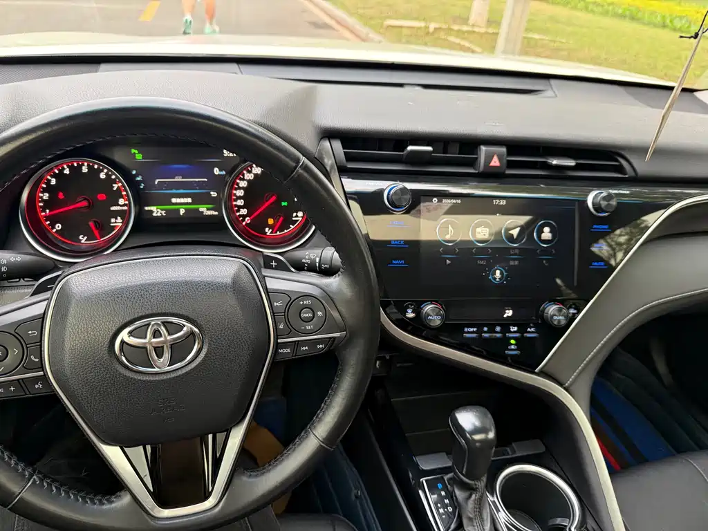 Toyota Camry 2020 — фото 30