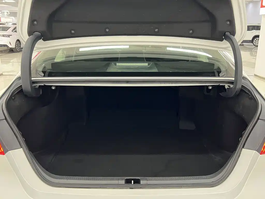 Toyota Camry 2020 — фото 16