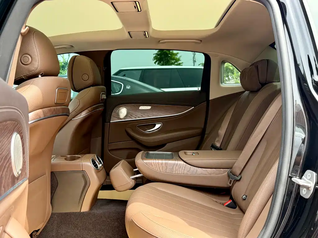 Mercedes-Benz E-Class 2020 — фото 24