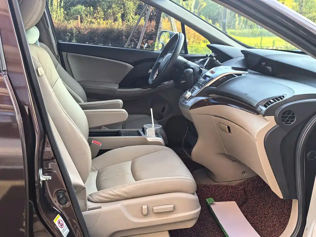 Honda Odyssey 2015 — фото 10