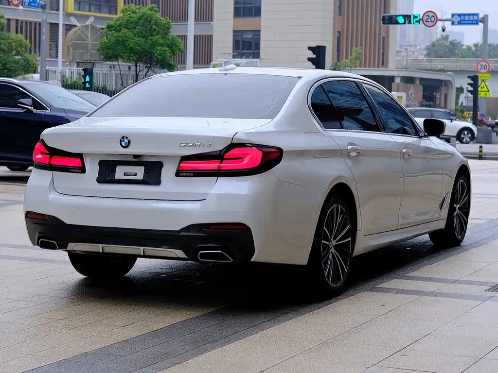 BMW 5 Series 2021 — фото 14