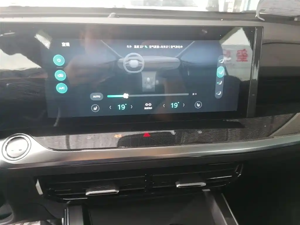 Roewe RX5 eMAX 2022 — фото 13