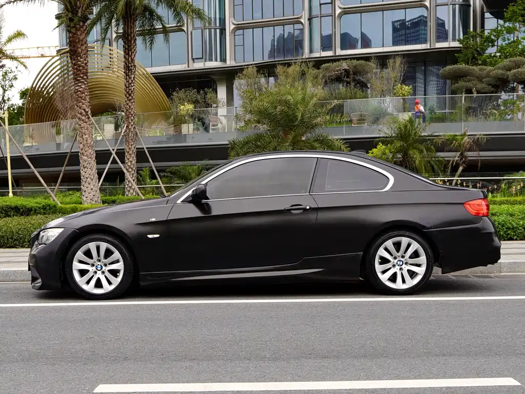 BMW 3 Series 2011 — фото 4
