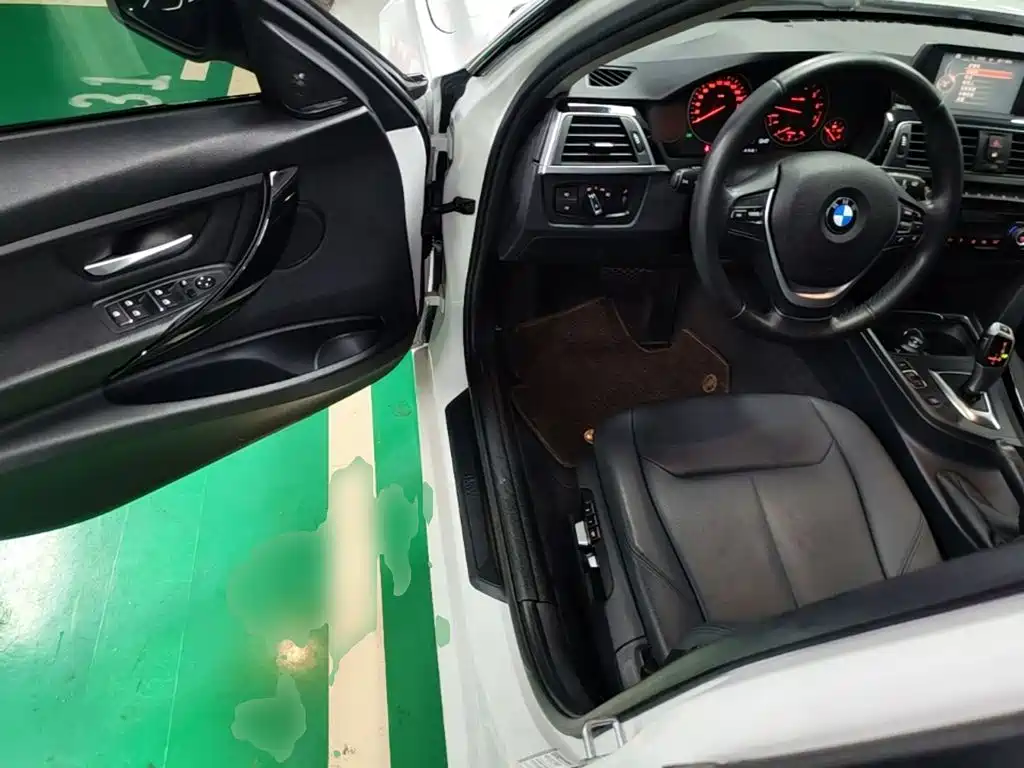 BMW 3 Series 2017 — фото 16