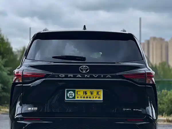 Toyota Granvia 2024