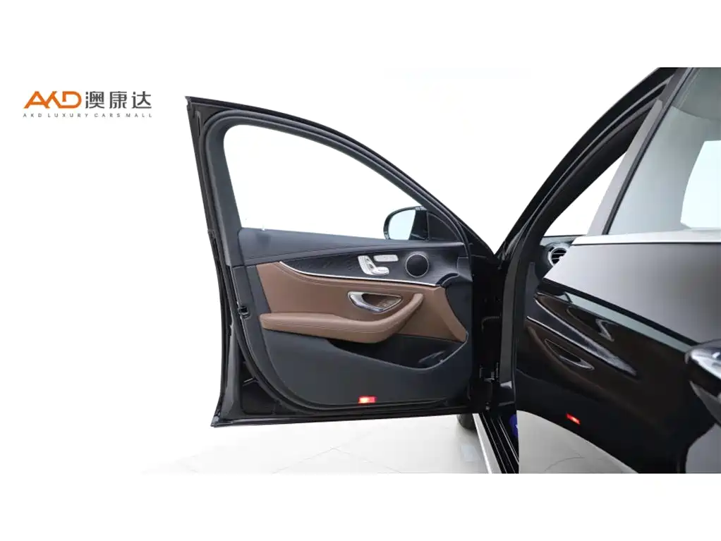 Mercedes-Benz E-Class 2022 — фото 10