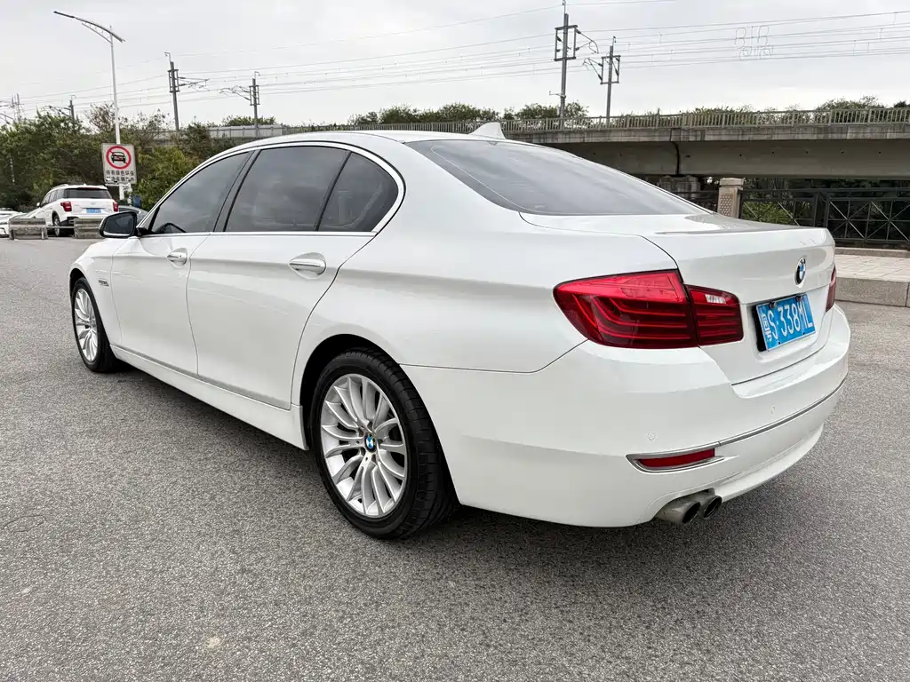 BMW 5 Series 2015 — фото 9