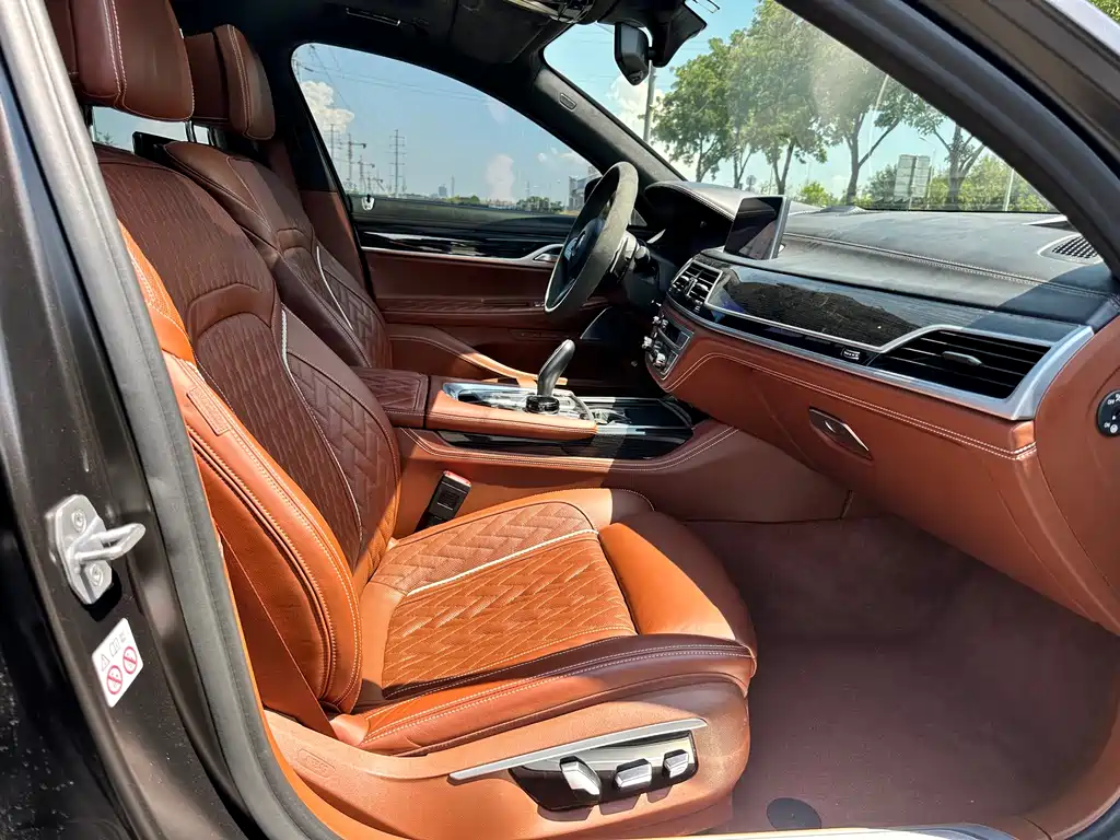 BMW 7 Series 2020 — фото 19