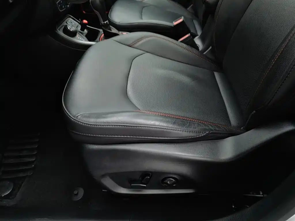 Jeep Compass 2017 — фото 20