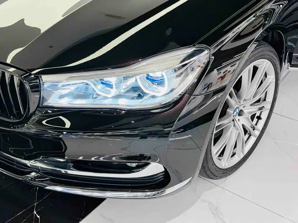 BMW 7 Series 2018 — фото 22