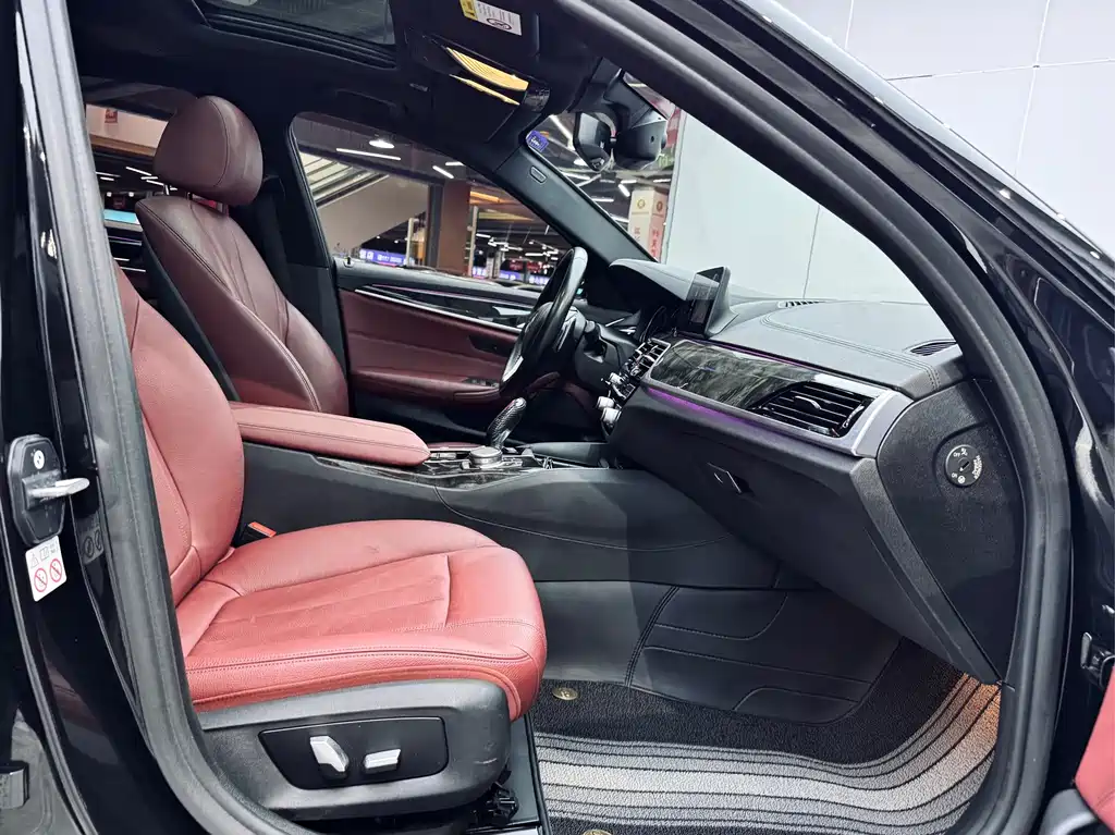 BMW 5 Series 2018 — фото 17