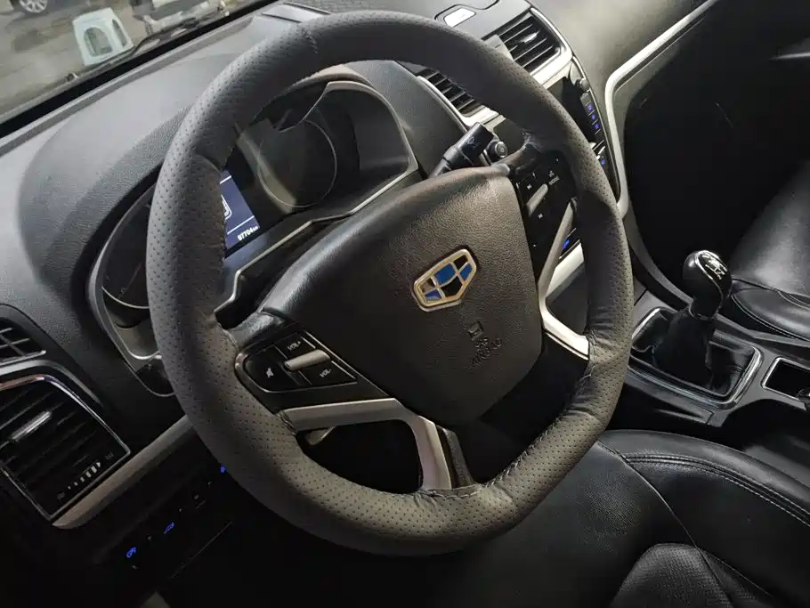 Geely Emgrand 2016 — фото 15