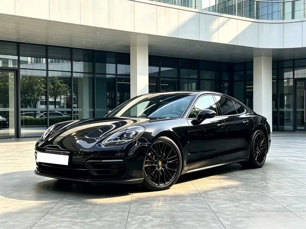 Porsche Panamera 2019 — фото 1