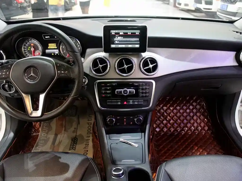 Mercedes-Benz GLA 2015 — фото 7