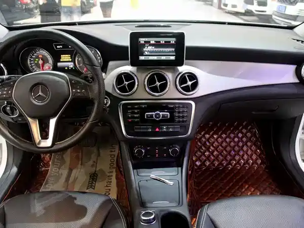Mercedes-Benz GLA 2015
