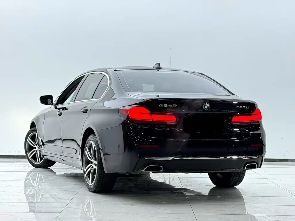 BMW 5 Series 2021 — фото 9