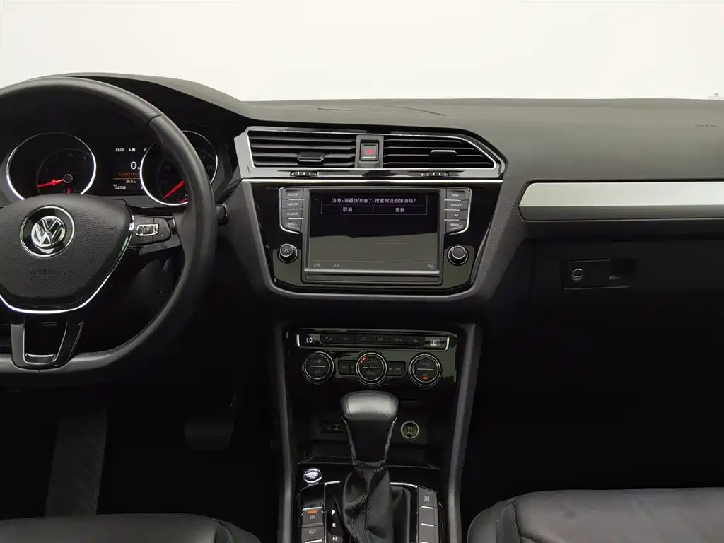 Volkswagen Tiguan L 2018 — фото 12