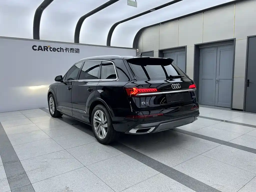 Audi Q7 2023 — фото 4