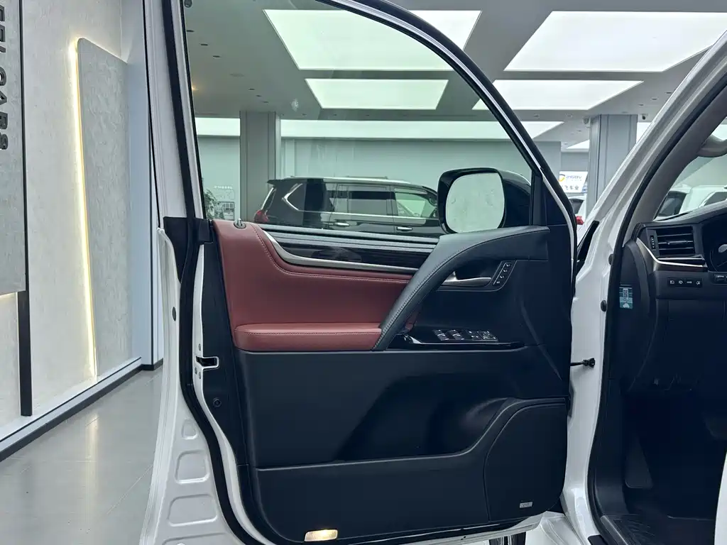 Lexus LX 2020 — фото 18