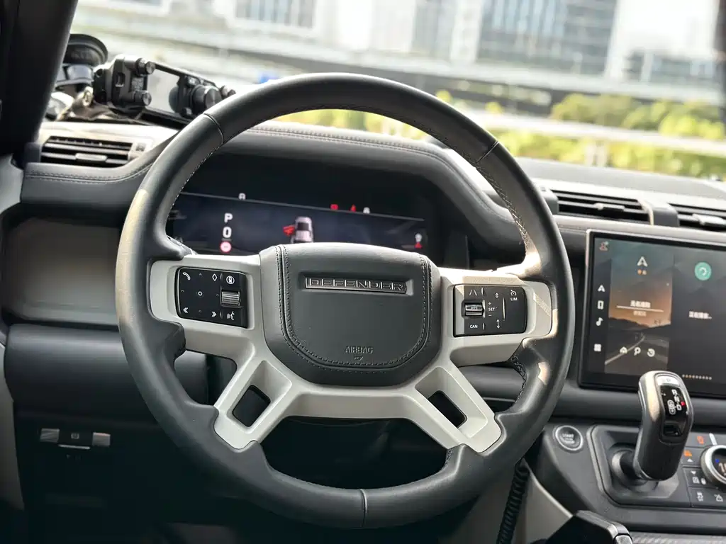 Land Rover Defender 2024 — фото 11