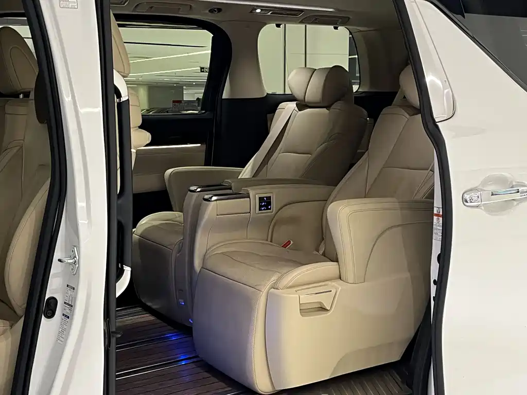 Toyota Alphard 2021 — фото 8