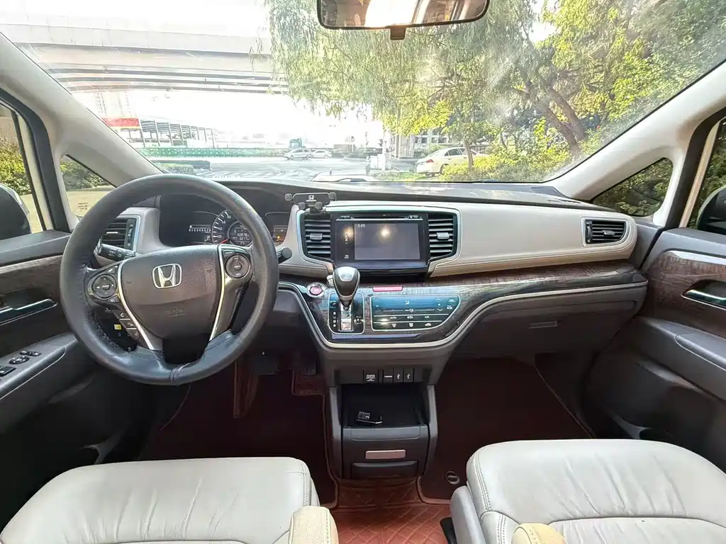 Honda Odyssey 2015 — фото 8