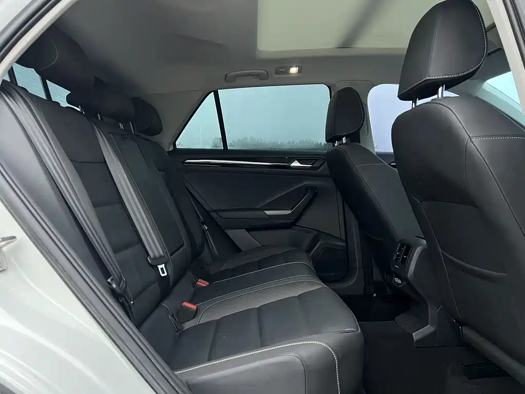 Volkswagen T-Roc 2022 — фото 10