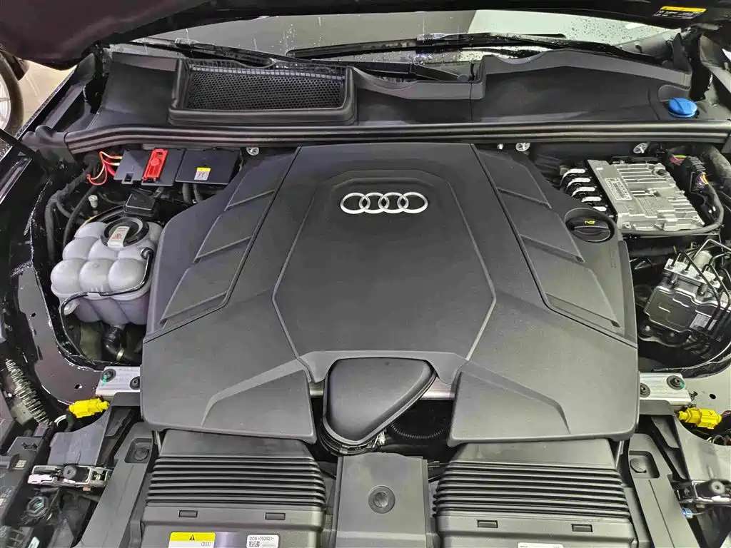 Audi Q7 2025 — фото 16