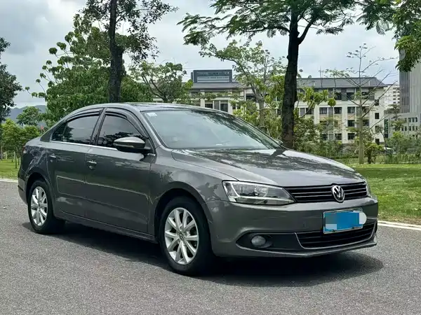 Volkswagen Sagitar 2013