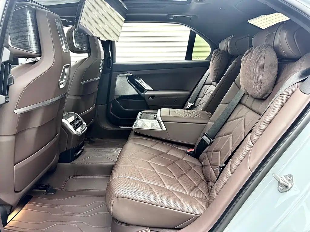BMW i7 2023 — фото 14