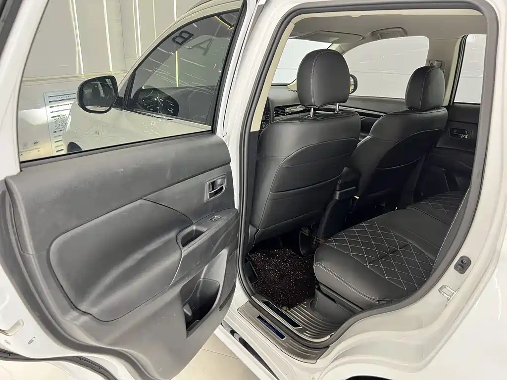 Mitsubishi Outlander 2022 — фото 14