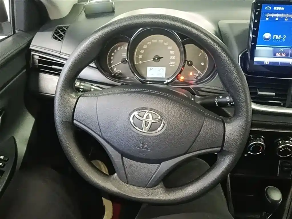 Toyota Yaris L 2020 — фото 11