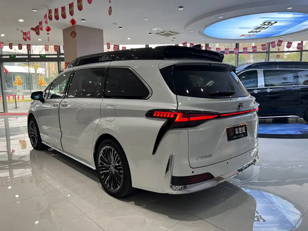 Toyota Sienna — фото 22